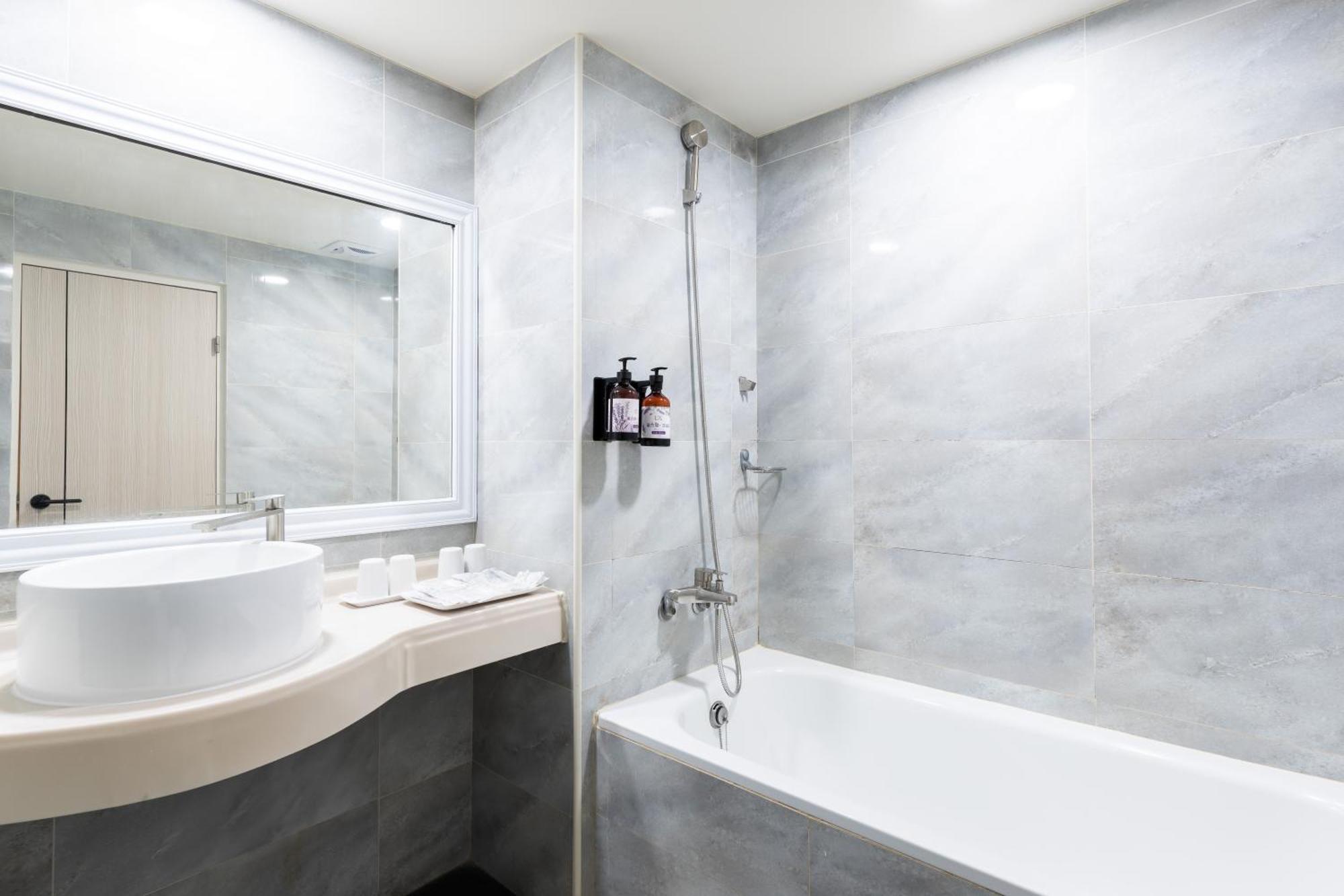 Etung Hotel Taichung Exterior photo